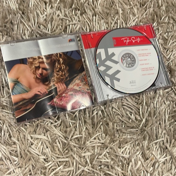 The Taylor Swift Holiday Collection CD - Picture 3 of 5